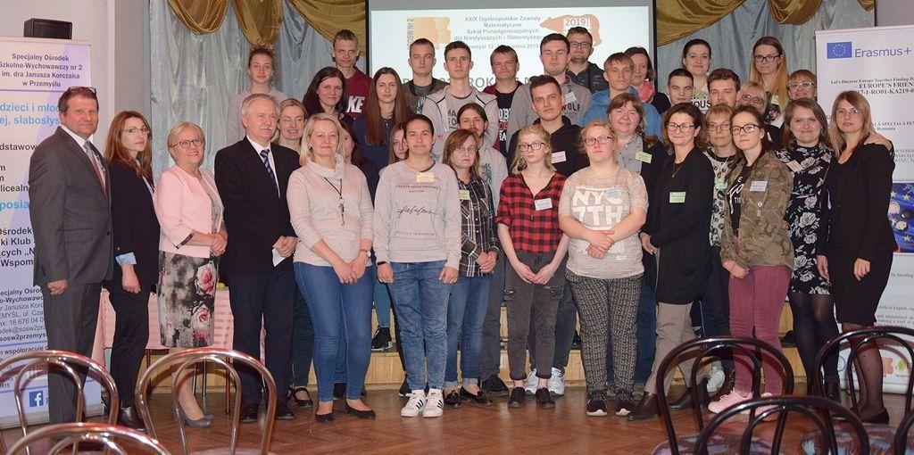 Kilkudziesięciu uczestników nie tylko łamało sobie głowy na zagadkach matematycznych, ale również zwiedzało Przemyśl.<br/>fot.ze zbiorów własnych
