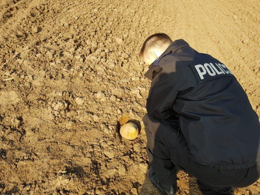 Policja zabezpiecza miejsce znalezienia niewybuchu.<br/>fot.KMP Przemyśl