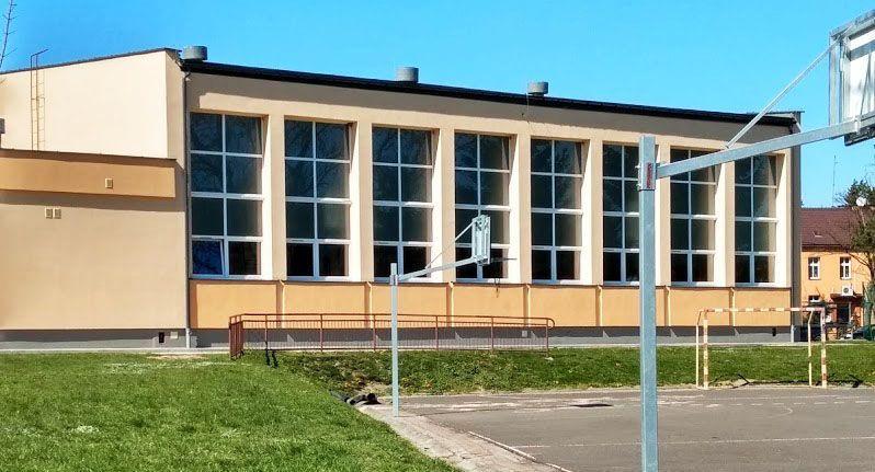 Sala gimnastyczna SP 16 z Oddziałami Integracyjnymi w Przemyślu – zdaniem sanepidu – nie nadaje się do prowadzenia zajęć z wychowania fizycznego.<br/>fot.Mariusz Godos