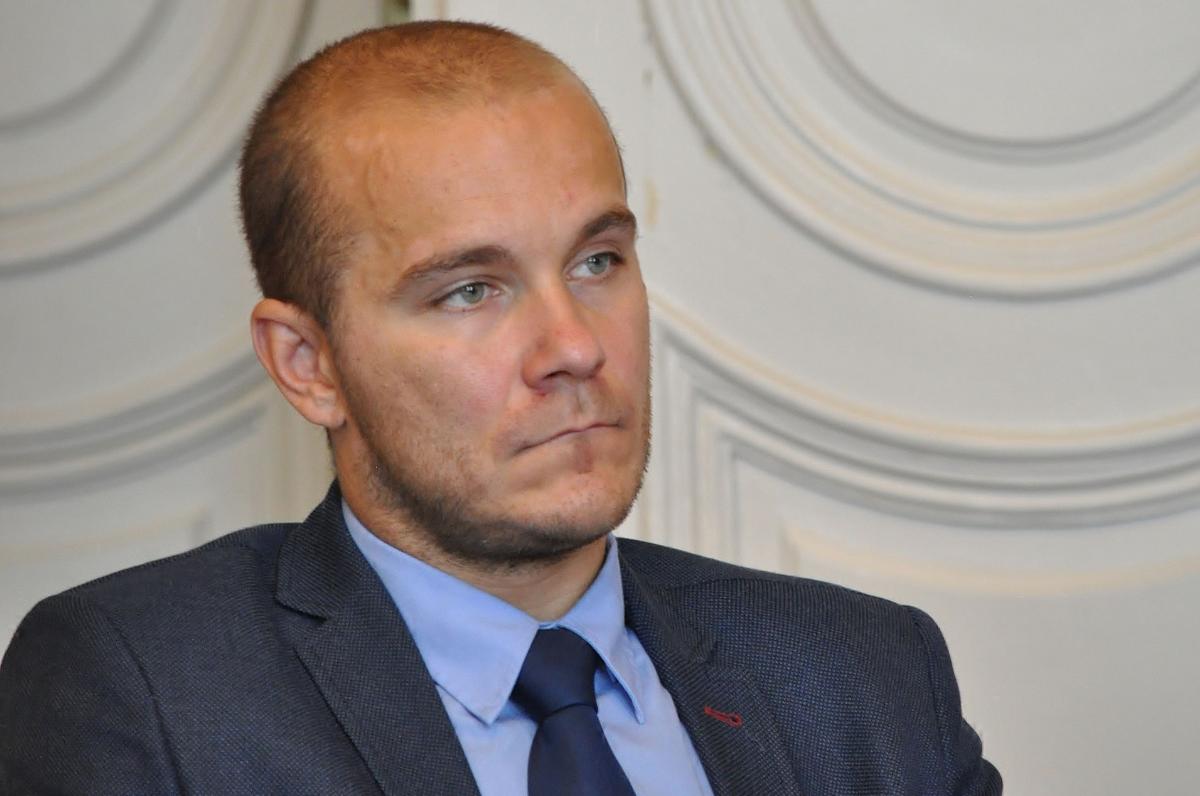 Wiceprzewodniczący Rady Miejskiej w Przemyślu Maciej Kamiński (PiS) twierdzi, że wszystko odbyło się zgodnie z prawem.<br/>fot.Paweł Bugira