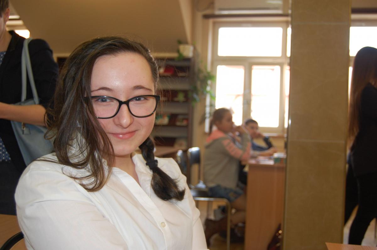 – Najchętniej sięgam po książki Remigiusza Mroza – mówi 15-letnia Oliwia Szeredko z Niepublicznej Szkoły Podstawowej im. Heleny Modrzejewskiej w Przemyślu. <br/>fot.Joanna Steblińska