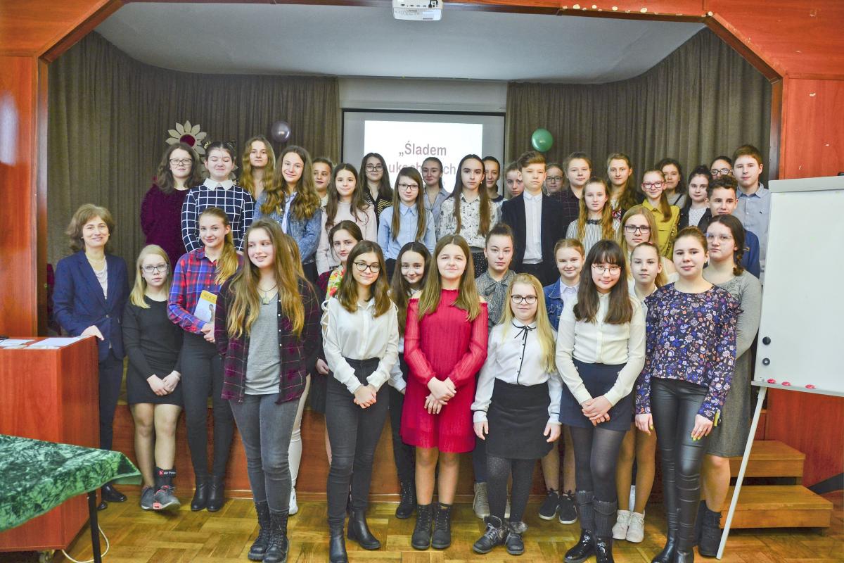 Konkurs „Śladem ukochanych książek” pokazał, że młodzież szkolna wciąż chętnie sięga po książki, co w dzisiejszym świecie, zdominowanym przez media elektroniczne i nowinki techniczne, jest wielką wartością. 

<br/>fot.materiały organizatora
