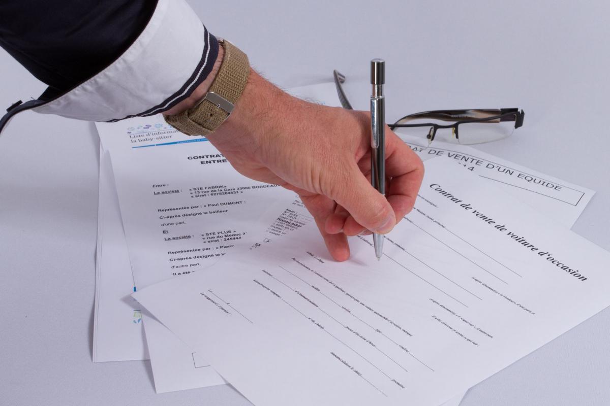 Kontrolerzy CBA w ramach prowadzonych czynności kontrolnych sprawdzą m.in. czy umowa na zakup sieci kanalizacyjnej gminy Dubiecko nie jest ukrytą formą zaciągnięcia pożyczki, kredytu.<br/>fot.Fotolia