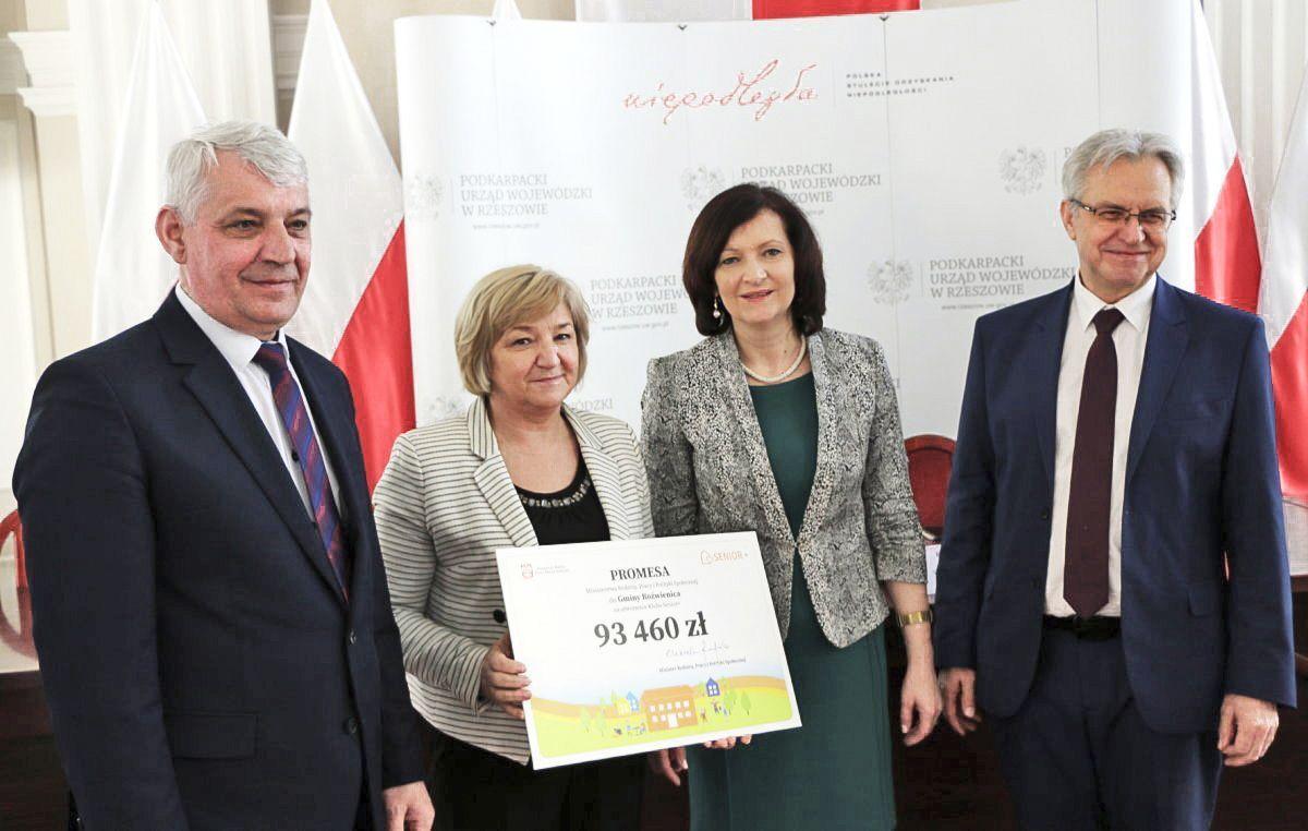 19 samorządów na Podkarpaciu otrzymało promesę na stworzenie placówek dla seniorów.<br/>fot.UG Roźwienica