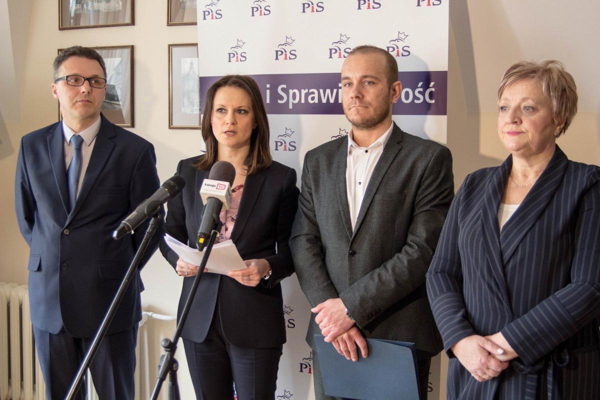 Główne założenia Nowej Piątki prezentowała silna reprezentacja PiS z regionu.<br/>fot.Bartłomiej Pacek