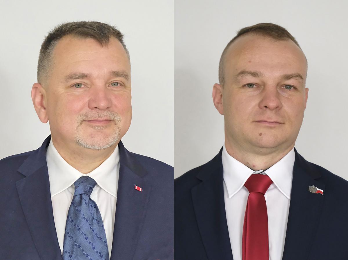 Były europoseł, obecnie radny Andrzej Zapałowski (z lewej) i radny Mirosław Majkowski stoją przed sporym dylematem: złożyć mandat radnego czy czekać na relegację z wojsk obrony terytorialnej?<br/>fot.Jacek Szwic
