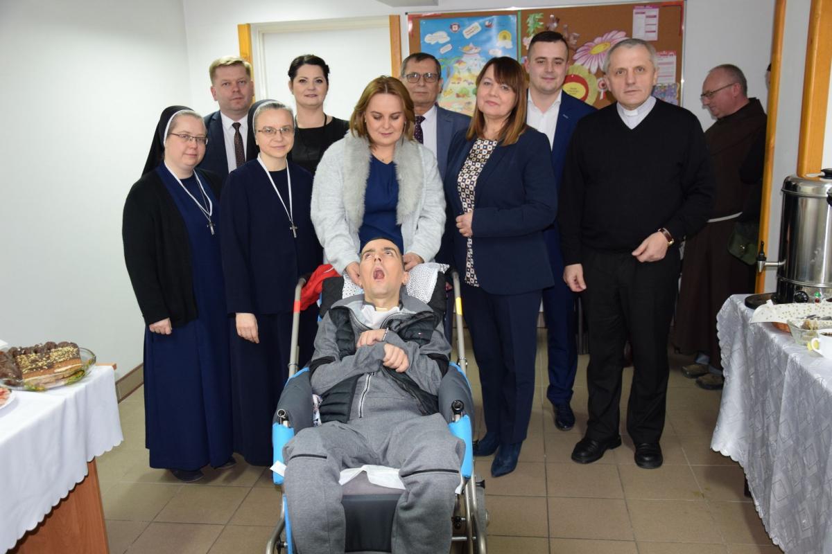 Nieszczęśliwy wypadek sprawił, że Tomek Białogłowski musi toczyć walkę o powrót do zdrowia. Chcą mu w tym pomóc m.in. żołnierze z jednostki w Żurawicy, w której służył.<br/>fot.materiały organizatora