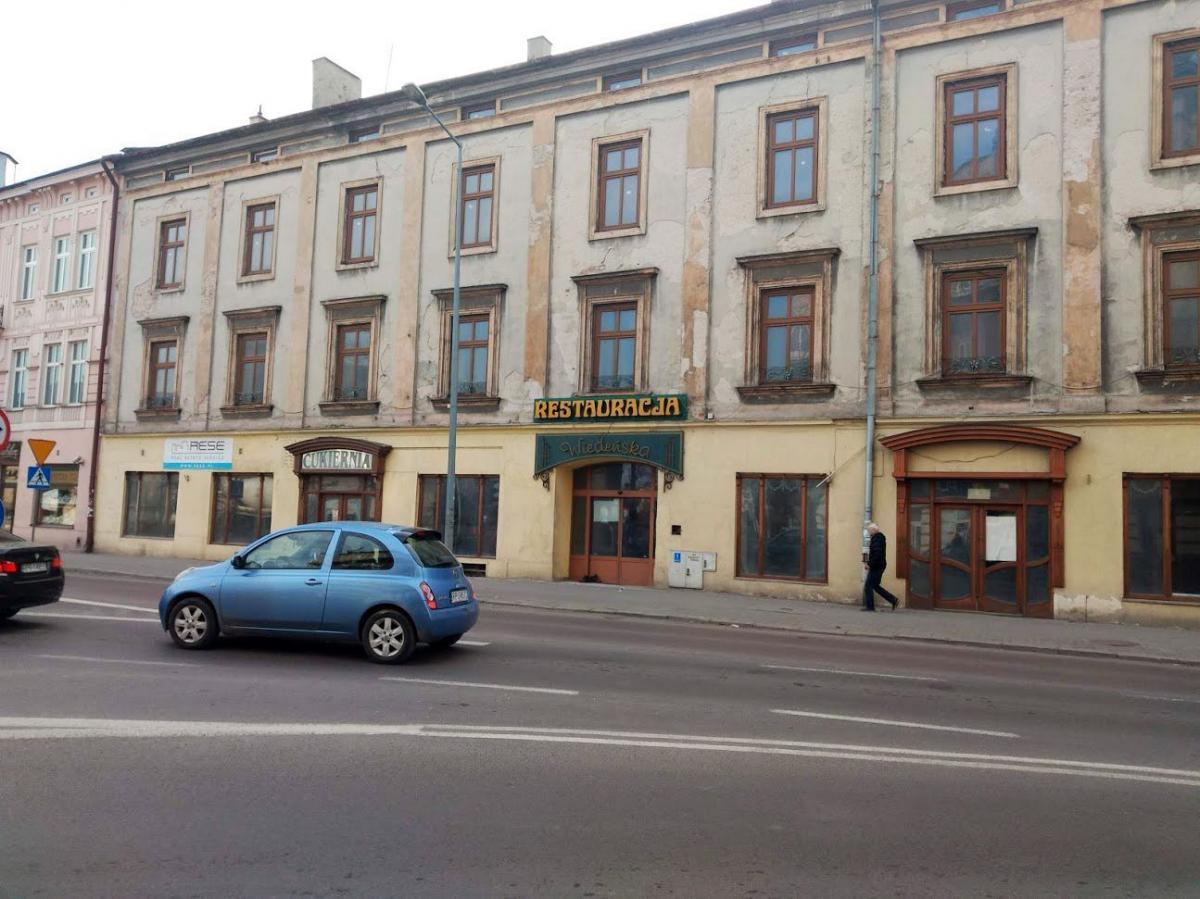 Stan techniczny i wygląd budynku, w którym znajdowała się restauracja „Wiedeńska”, nie jest zachęcający.<br/>fot.Mariusz Godos