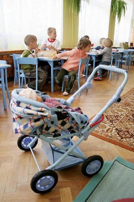 We wniosku o przyjęcie malucha do jednego z miejskich przedszkoli rodzic będzie mógł wskazać 3 placówki, w kolejności od najbardziej do najmniej preferowanych. O przyjęciu decydować będzie liczba punktów uzyskanych w postępowaniu rekrutacyjnym.<br/>fot.archiwum ŻP
