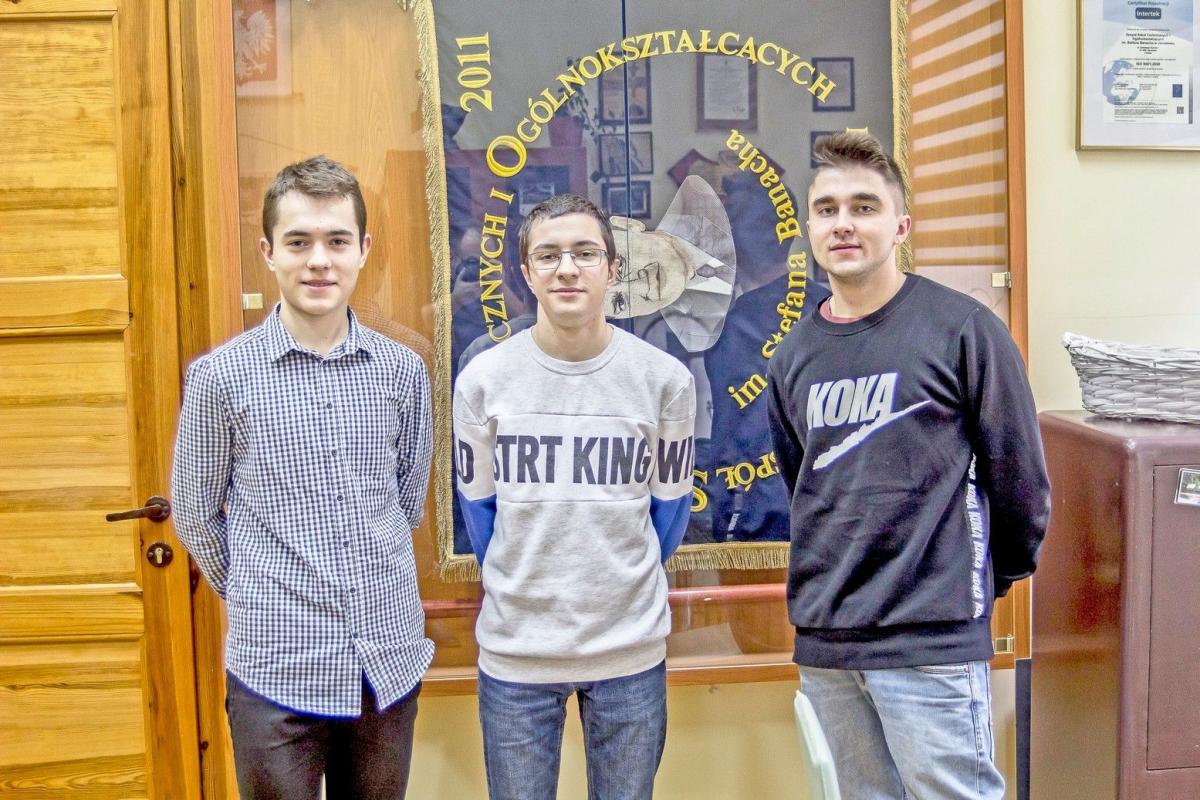 Artur, Damian i Jakub pozostają skromni. Twierdzą, że pod względem technicznym ich proteza nie jest czymś wyjątkowym.  Jednak fakt, że technologię, własny czas i wiedzę wykorzystali do tego, by pomóc potrzebującej osobie, zasługuje na najwyższe uznanie.<br/>fot.Bartłomiej Pacek