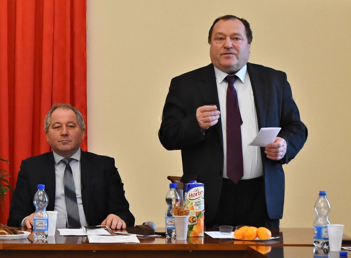 Prezes PIR Stanisław Bartman (z prawej) zaapelował: – Najważniejsza sprawa, żeby szkody, jakie rolnik poniesie, były w miarę uczciwie likwidowane. 
Obok przewodniczący rady powiatowej PIR Zbigniew Bojko. 
<br/>fot.Paweł Bugira