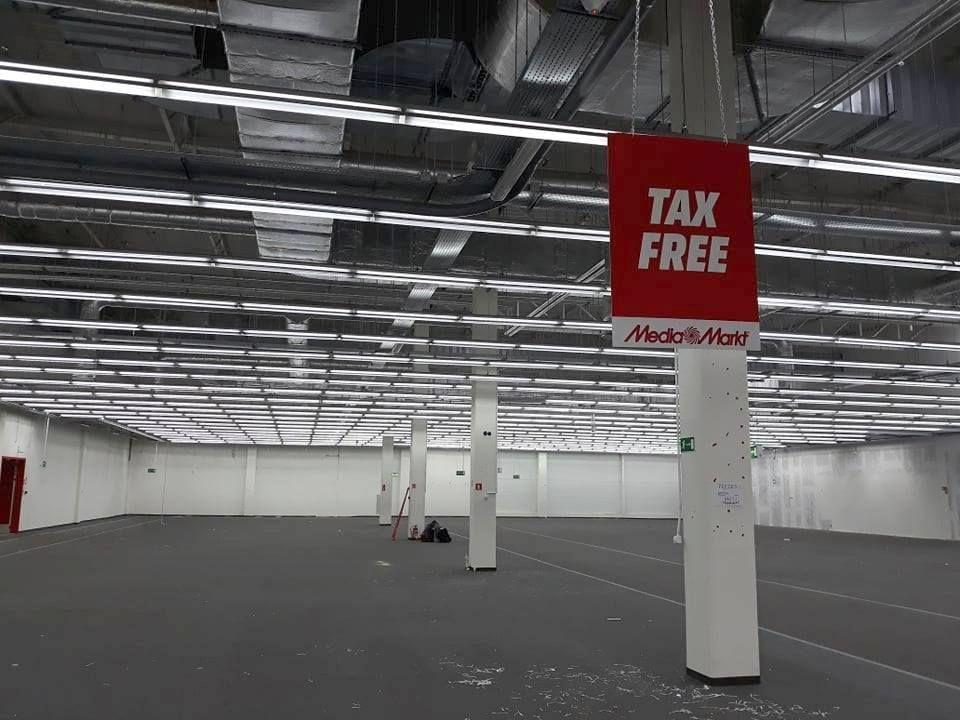 Pusta hala marketu.<br/>fot.Andrzej Veit