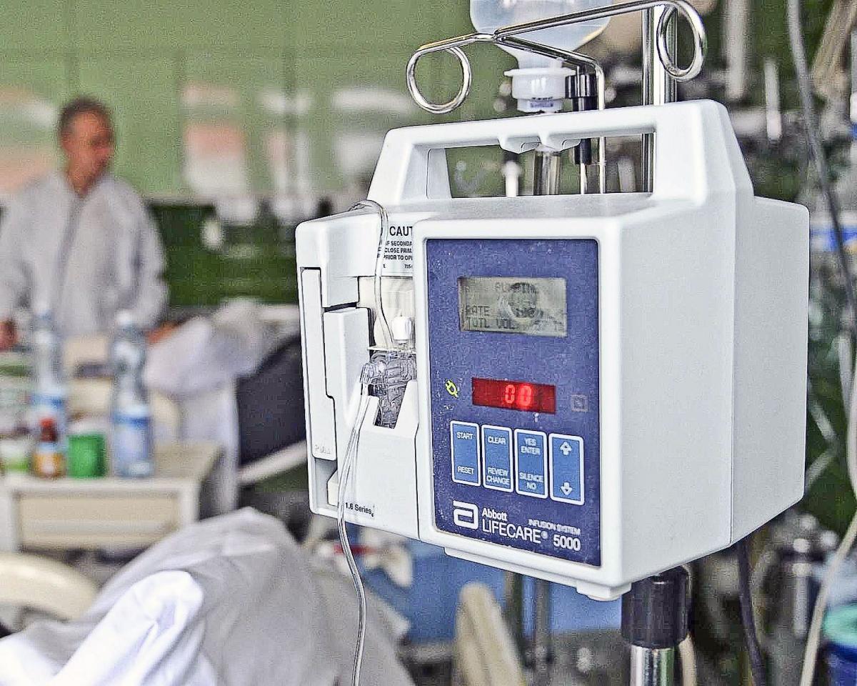 Dyrekcja przemyskiego szpitala podjęła działania, mające na celu wyeliminowanie sytuacji, kiedy pacjenci w stanie ciężkim przewożeni są do oddziałów szpitalnych celem konsultacji.<br/>fot.zbiory własne