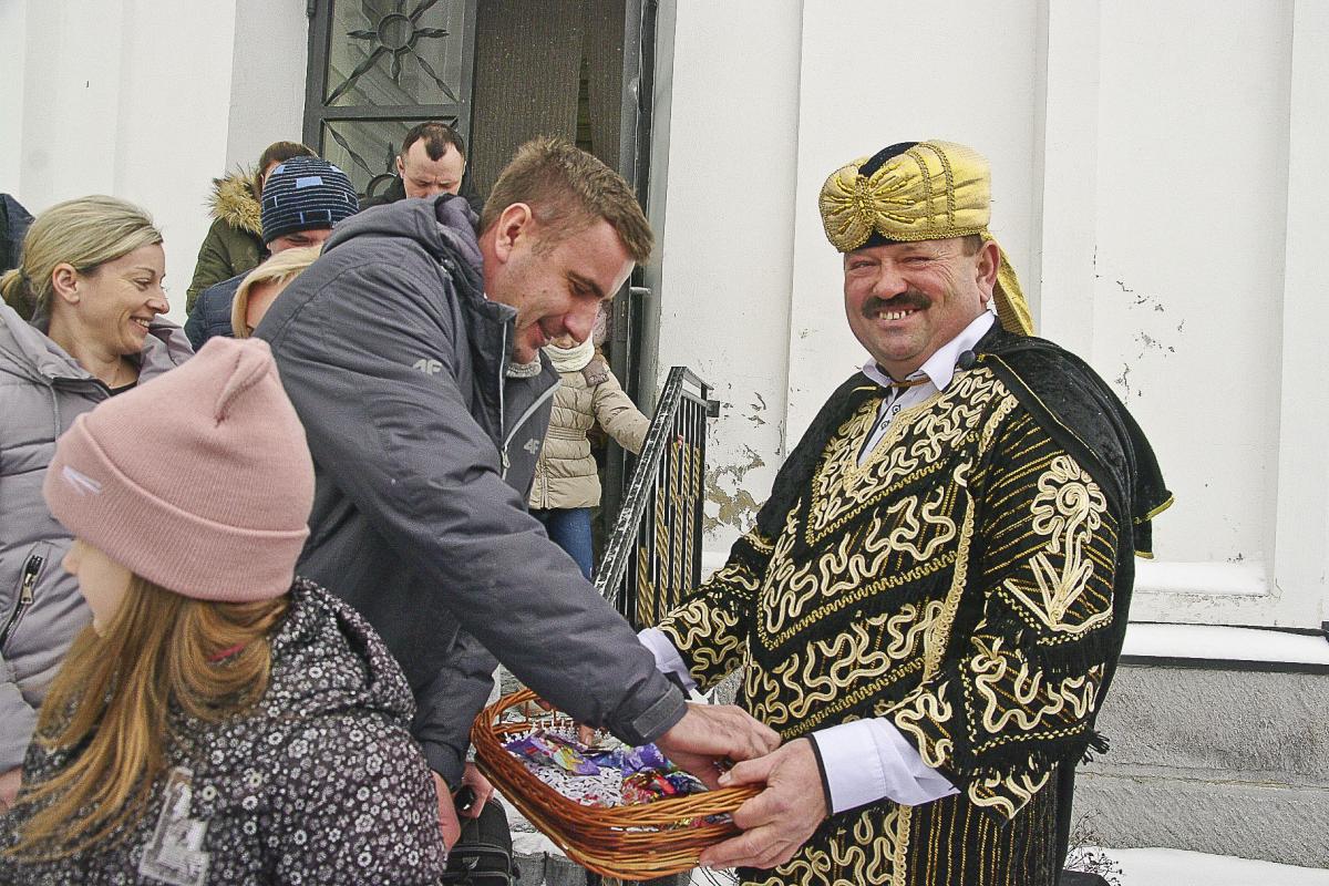 Aktorskie talenty ujawnił też sołtys Nowego Sioła Wojciech Nieckarz, który wcielił się w rolę jednego z trzech króli.<br/>fot.Marcin Piotrowski