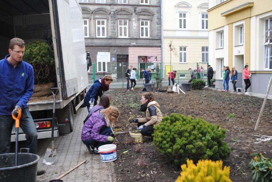 Młodzież niebawem przeniesie się z terenu przy ul. Dworskiego do budynku przy ul. Kossowskiej.<br/>fot.www.ekonomik.pl