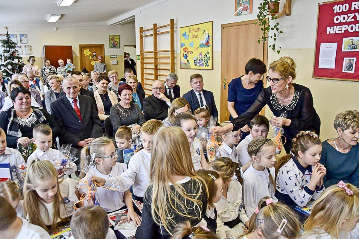 W spotkaniu uczestniczyła cała społeczność Rożniatowa.<br/>fot.UG Zarzecze