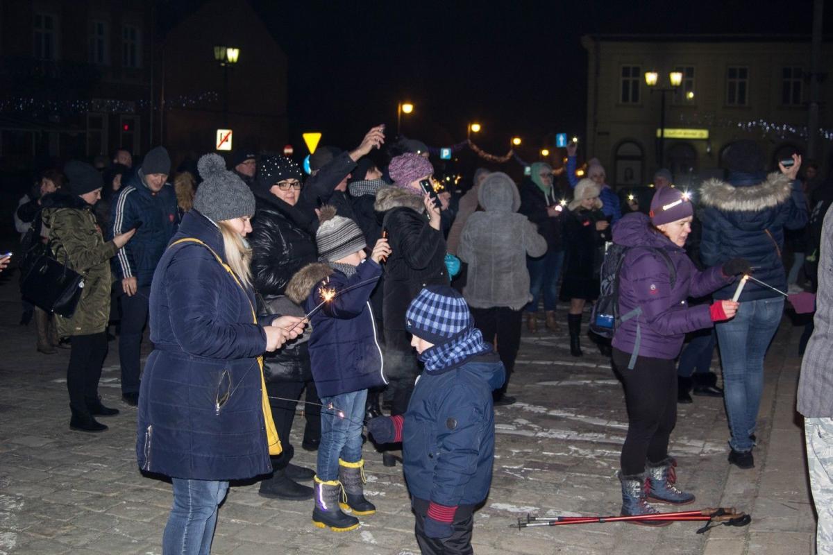 Mieszkańcy Jarosławia zamanifestowali swoje poparcie dla idei WOŚP.<br/>fot.Bartłomiej Pacek