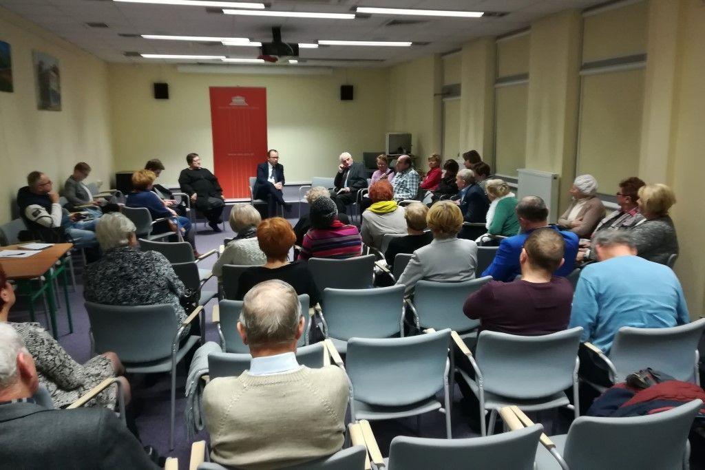 W spotkaniu w bibliotece uczestniczyło około 30 osób.<br/>fot.Kancelaria RPO