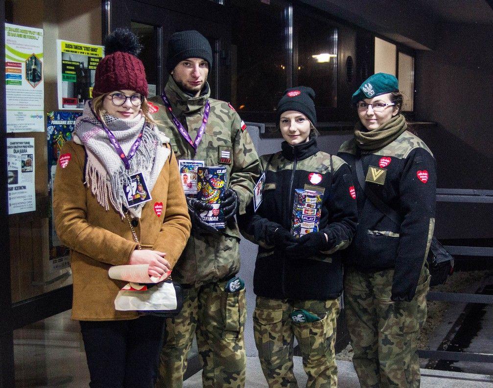 Przeworscy wolontariusze na posterunku.<br/>fot.Bartłomiej Pacek