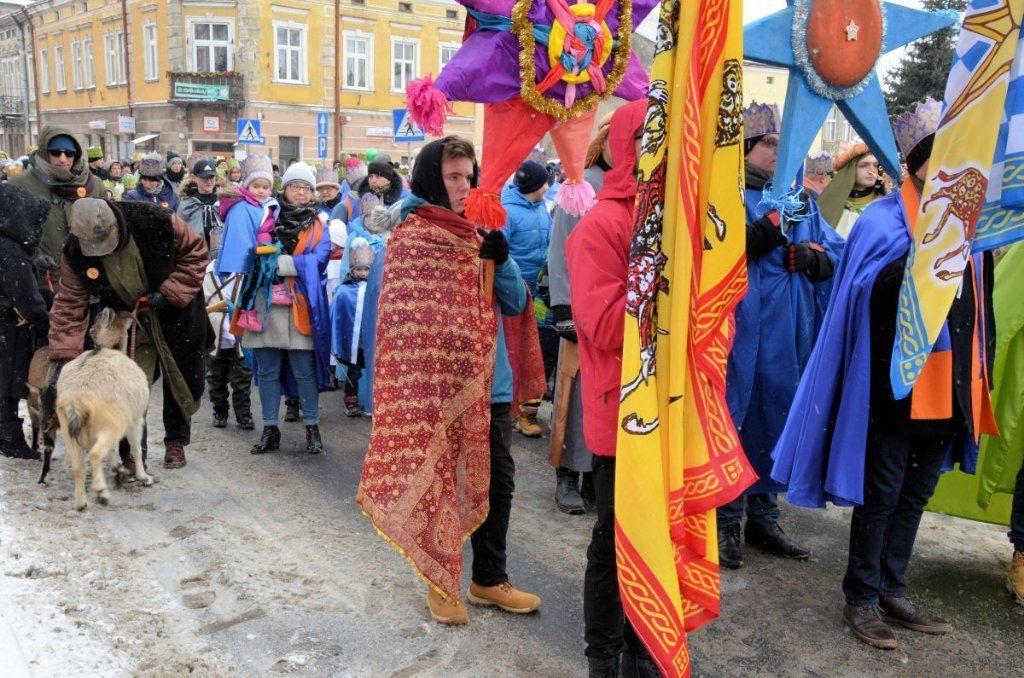 Orszaki połączyły się w Rynku.<br/>fot.Joanna Trudzik - UM Radymno