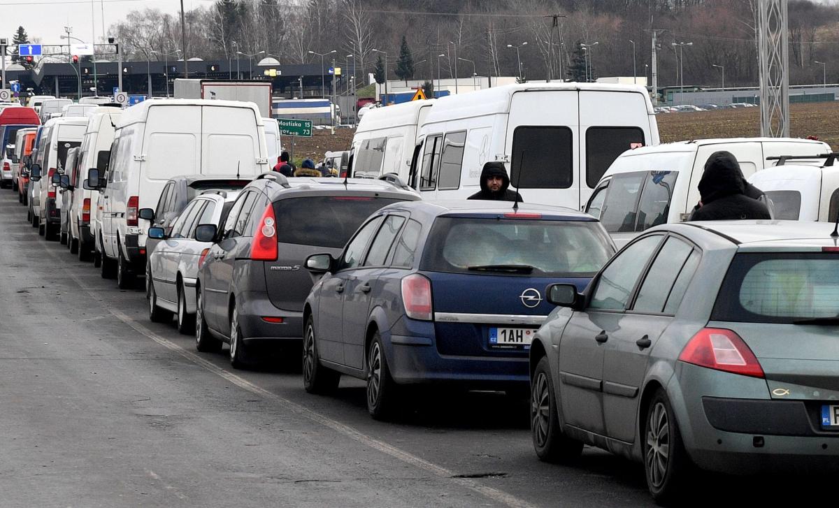 Kolejka samochodów oczekujących na przekroczenie granicy miała około 7 kilometrów. <br/>fot.zbiory własne