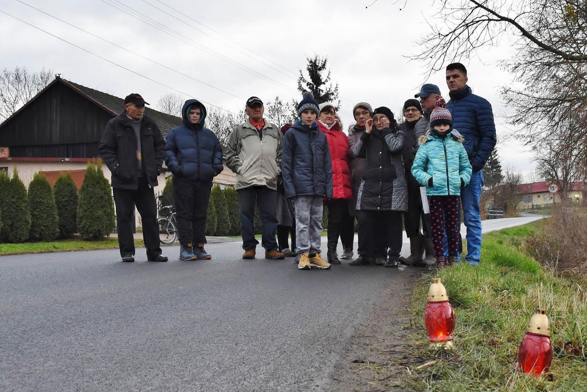 – Trzeba poprawić bezpieczeństwo w naszej miejscowości, żeby taka tragedia się już nie powtórzyła – mówią mieszkańcy Kupiatycz.<br/>fot.Paweł Bugira