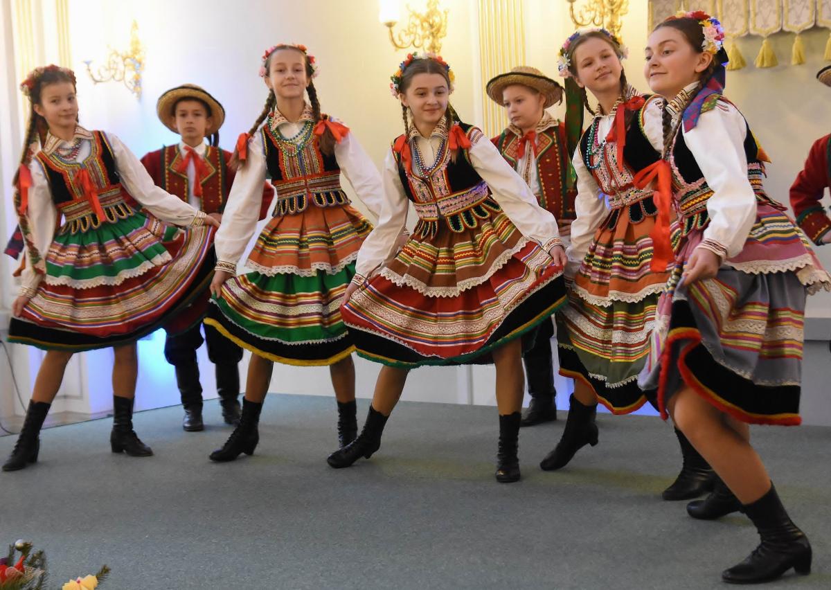 Kolędnicy ze Szkolnego Zespołu Ludowego Ziemi Przemyskiej „Trójczyce”.<br/>fot.Paweł Bugira