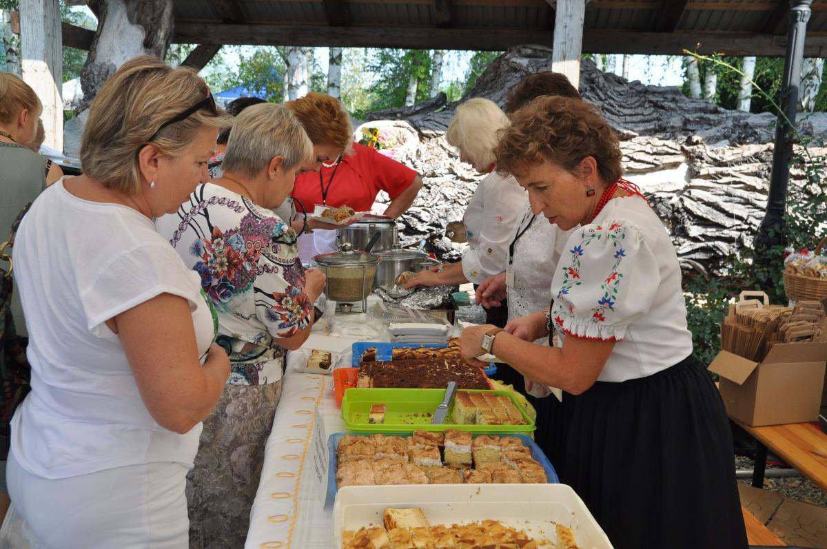 Koła gospodyń wiejskich słyną z dobrych wypieków i własnoręcznie przygotowywanych produktów. Promują również lokalną tradycję i kulturę. <br/>fot.Paweł Bugira