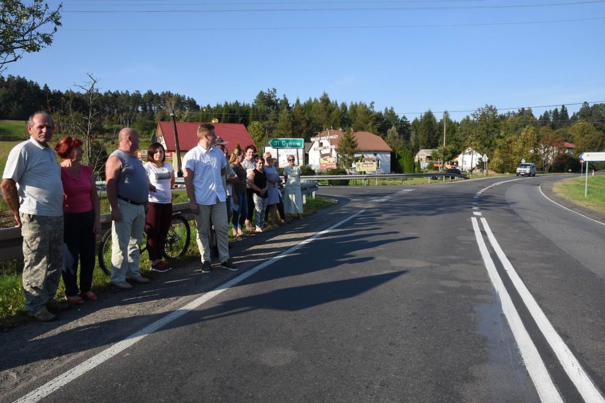 – Pobocze jest bardzo wąskie i poruszanie się tą drogą jest bardzo niebezpieczne – mówili mieszkańcy podczas spotkania z \
