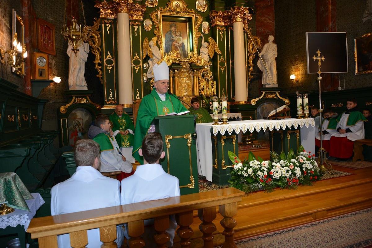 Uroczystości rozpoczęły się mszą św., której przewodniczył biskup Stanisław Jamrozek.<br/>fot.ze zbiorów własnych