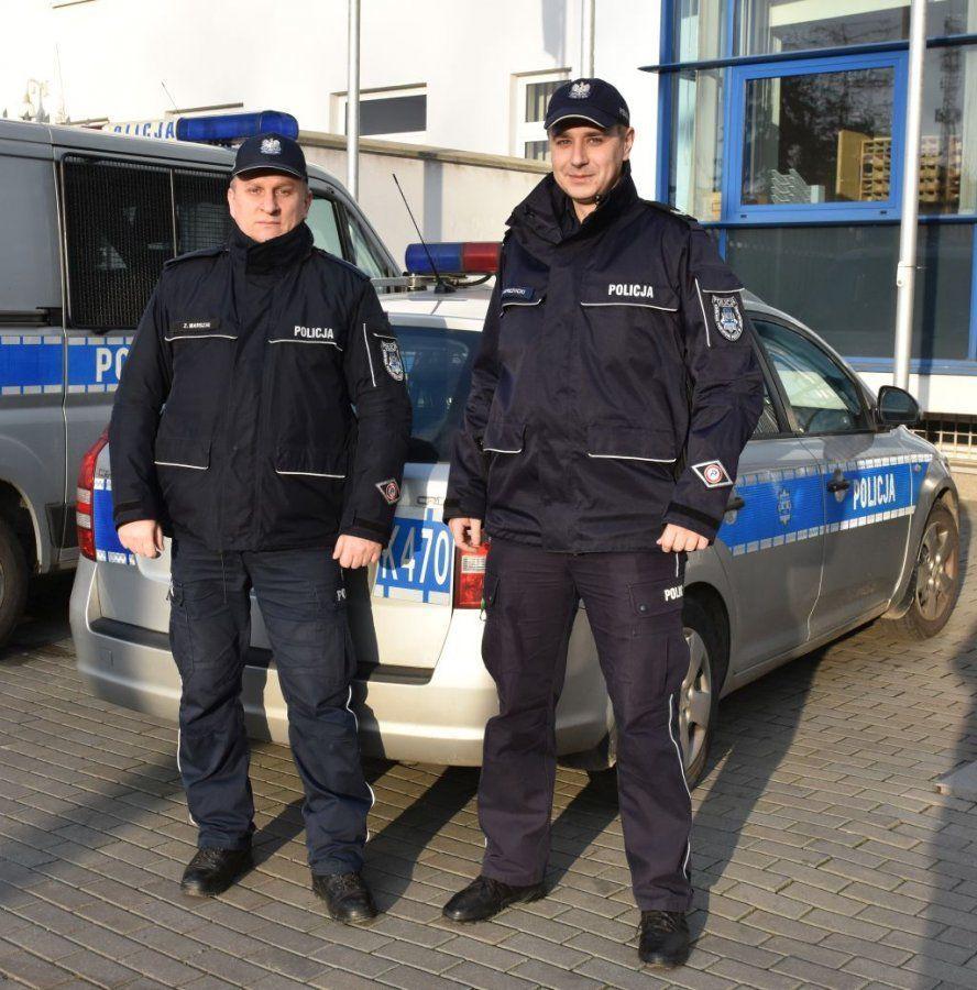 Do mężczyzny udało się dotrzeć dzięki dzielnicowym asp. Zbigniewowi Marszałowi i st. sierż. Wojciechowi Bereźnickiemu. <br/>fot.KPP Jarosław