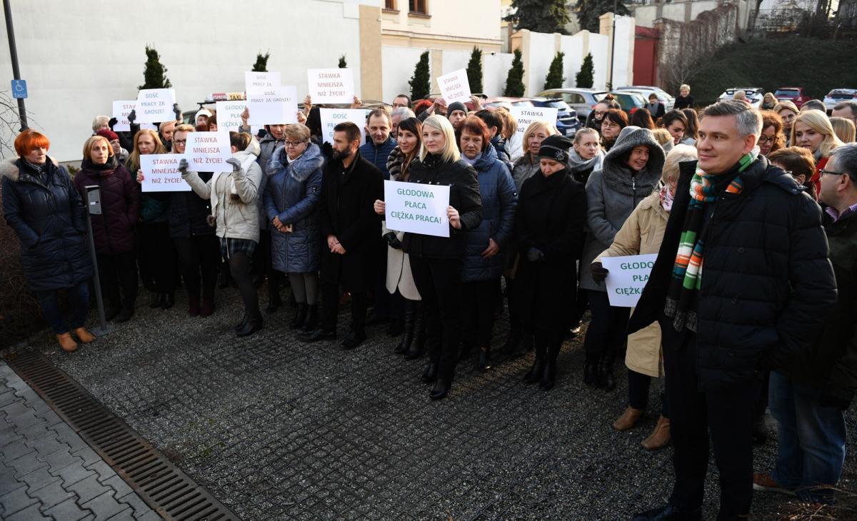 We wtorek pracownicy Sądu Rejonowego w Przemyślu na kwadrans odeszli od stanowisk pracy.<br/>fot.zbiory własne