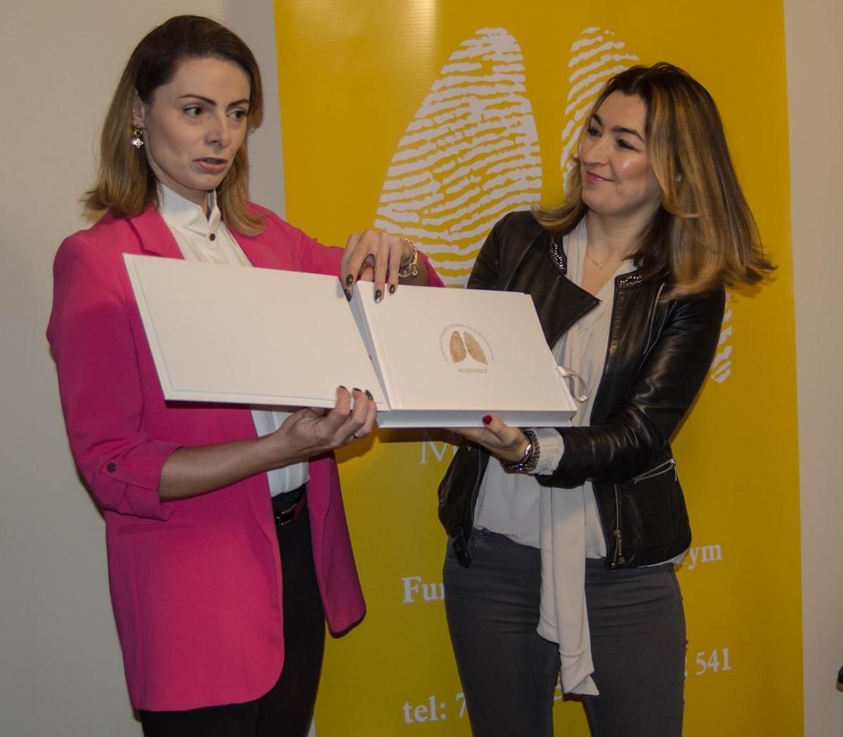 Kalendarz prezentowały członkinie zarządu fundacji Monika Bartnik i Aleksandra Skalska-Bajan <br/>fot.Bartłomiej Pacek