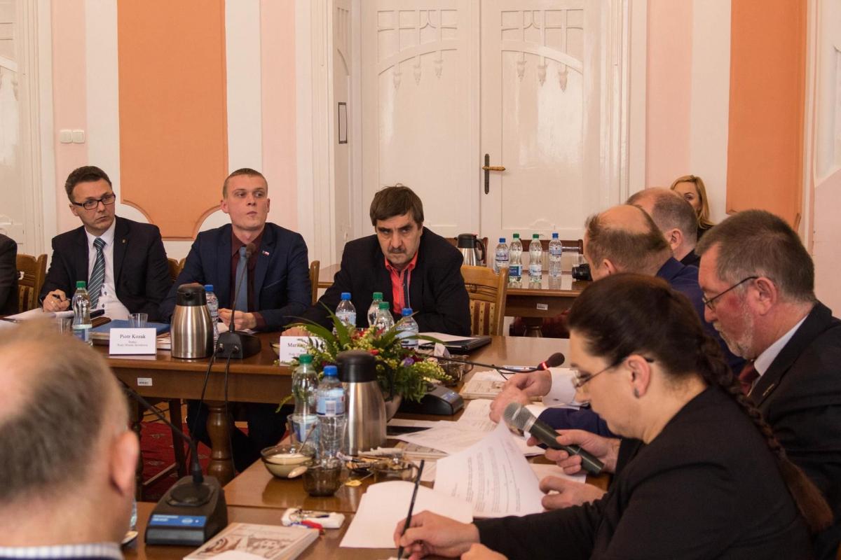 Radni Mariusz Walter i Piotr Kozak stali się głosem opozycji. Z rzadka wspierali ich Wanda Czerwiec, Janusz Szkodny czy Bożena Łanowy.<br/>fot.Bartłomiej Pacek
