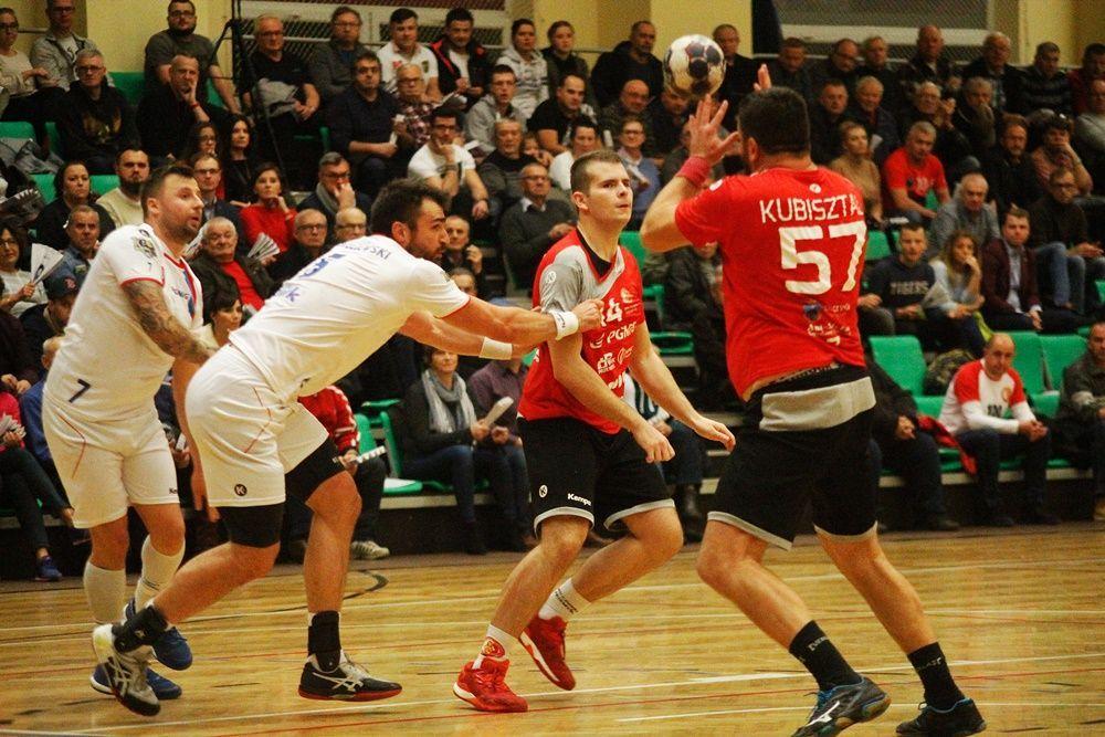 Maciej Kubisztal (nr 57) zdobył w Ostrowcu Świętokrzyskim 8 bramek.<br/>fot.Kamil Krukiewicz