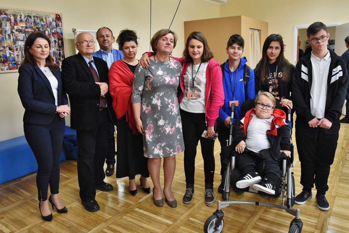 Personel oddziału z pacjentami. <br/>fot.Paweł Bugira