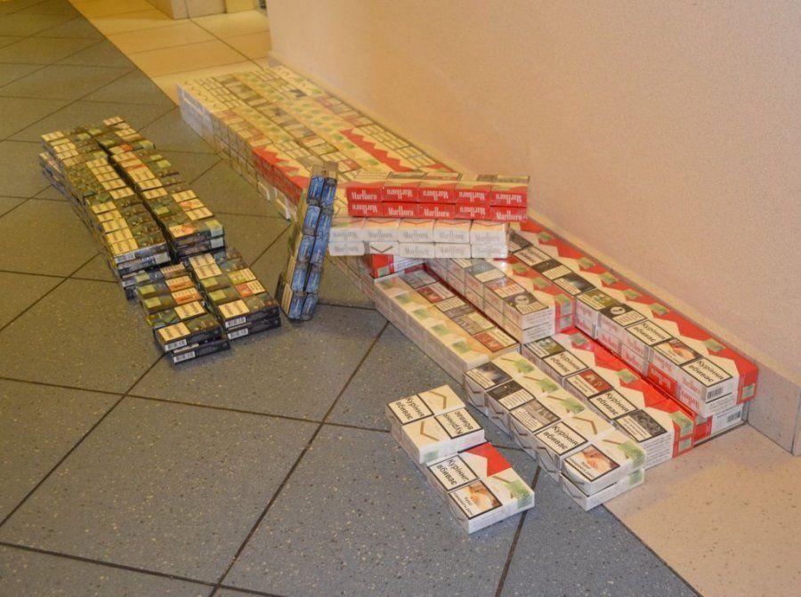 506 paczek papierosów bez akcyzy znaleziono na terenie posesji w gminie Pawłosiów.<br/>fot.KPP Jarosław