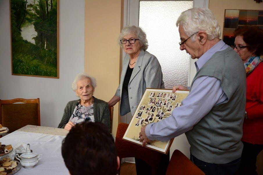 Jubilatka w otoczeniu rodziny.<br/>fot.UM Przeworsk