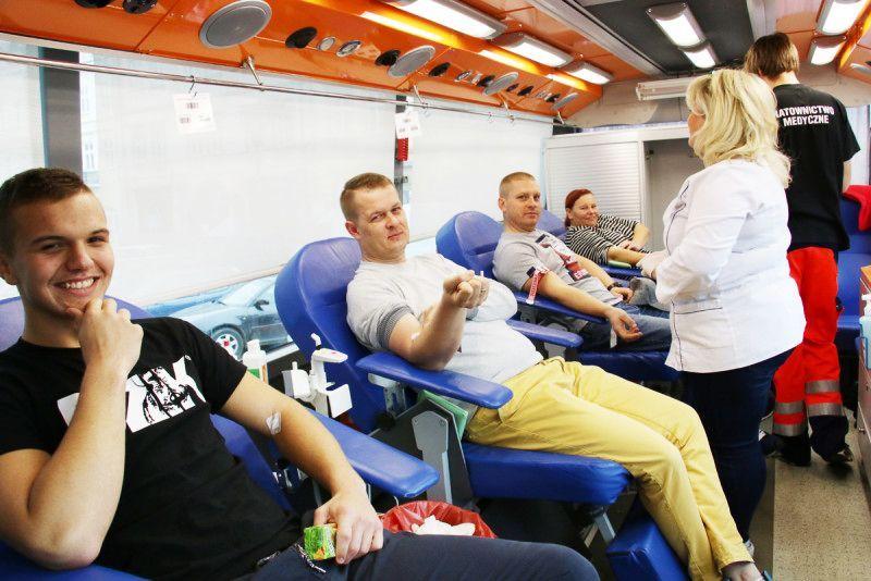 6 listopada br. z 38 osób zarejestrowanych 30 podzieliło się najcenniejszym płynem.