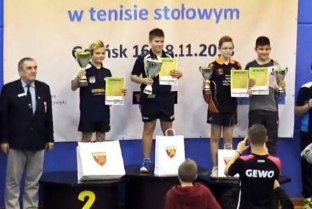 Dawid Jadam (drugi z prawej na podium) znakomicie spisał się w 2. Grand Prix Młodzików.<br/>fot.ze zbiorów własnych
