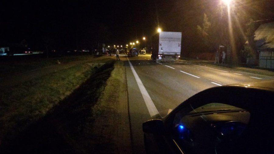 Policjanci wykonali oględziny miejsca wypadku i uczestniczących w nim pojazdów.<br/>fot.KPP Kolbuszowa