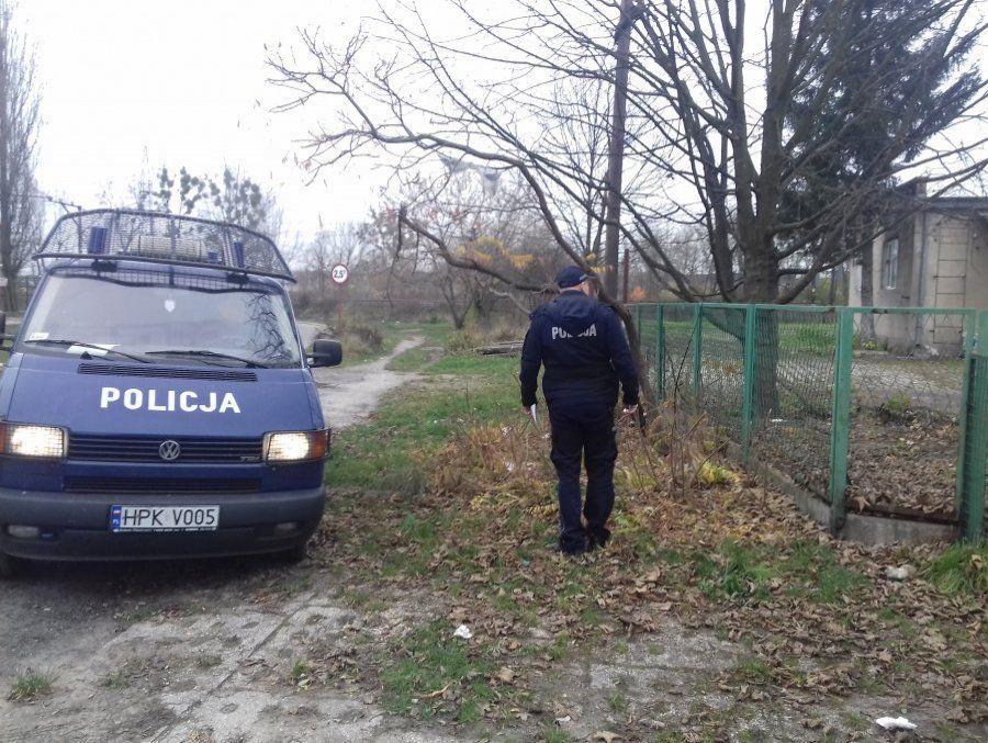 Stalowowolscy policjanci prowadzą działania profilaktyczne „Bezdomni”. To właśnie w okresie jesienno-zimowym funkcjonariusze każdego dnia zwracają uwagę na miejsca, gdzie mogą szukać schronienia i nocować bezdomni. <br/>fot.KPP Stalowa Wola