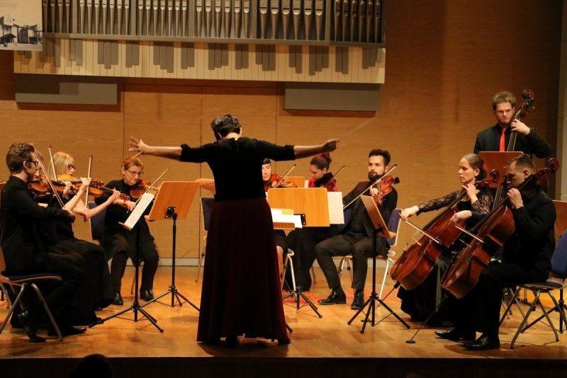 Młodzieżowa Orkiestra Kameralna „Fresco Sonare” zaprezentowała interpretacje utworów m.in. Edwarda Griega czy Gistava Holsta.<br/>fot.UM Jarosław