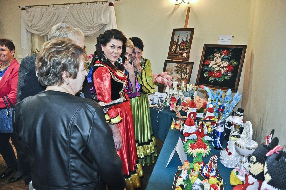Wystawa przykuwała uwagę zgromadzonych.<br/>fot.UG Tryńcza