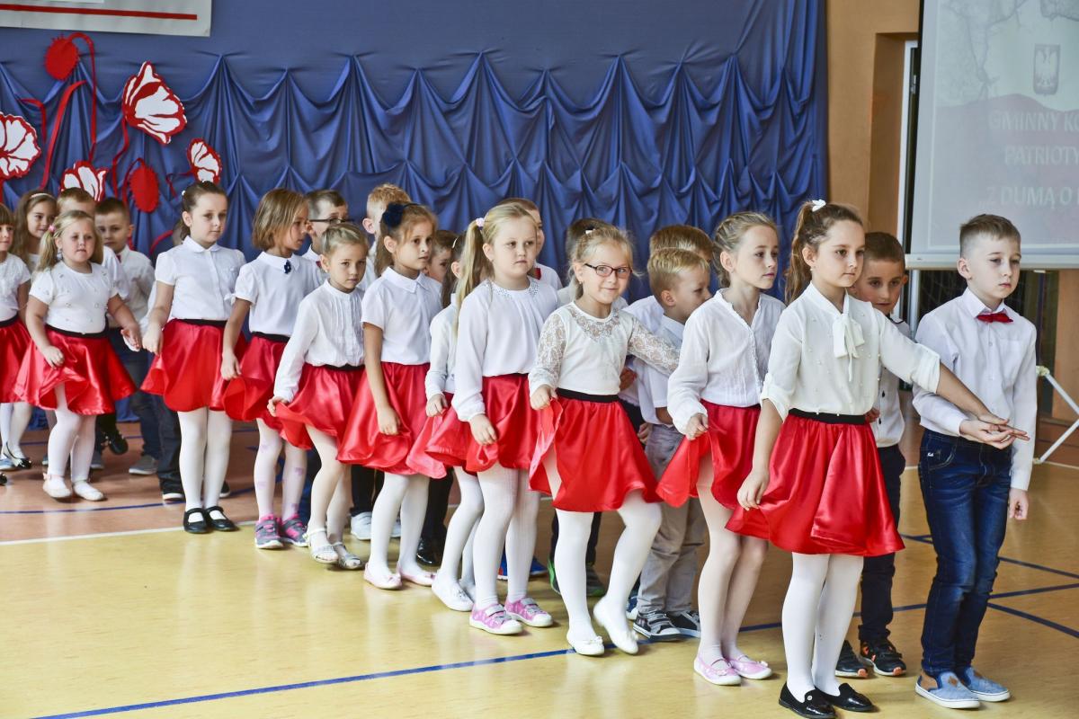 Rozdanie nagród uświetniła akademia o tematyce patriotycznej, podczas której m.in. najmłodsi zatańczyli „Poloneza” Wojciecha Kilara.<br/>fot.Miłosz Wilgucki