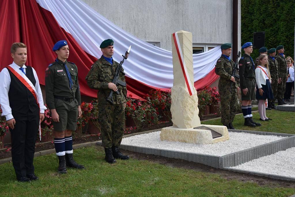 Pierwszy obelisk odsłonięto już w Ujeznej.<br/>fot.Gmina Przeworsk