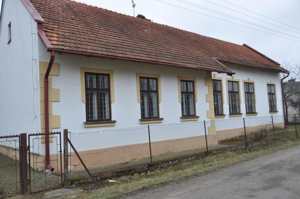 Szkoła w Głogowcu od dawna stoi nieużywana<br/>fot.UG Tryńcza