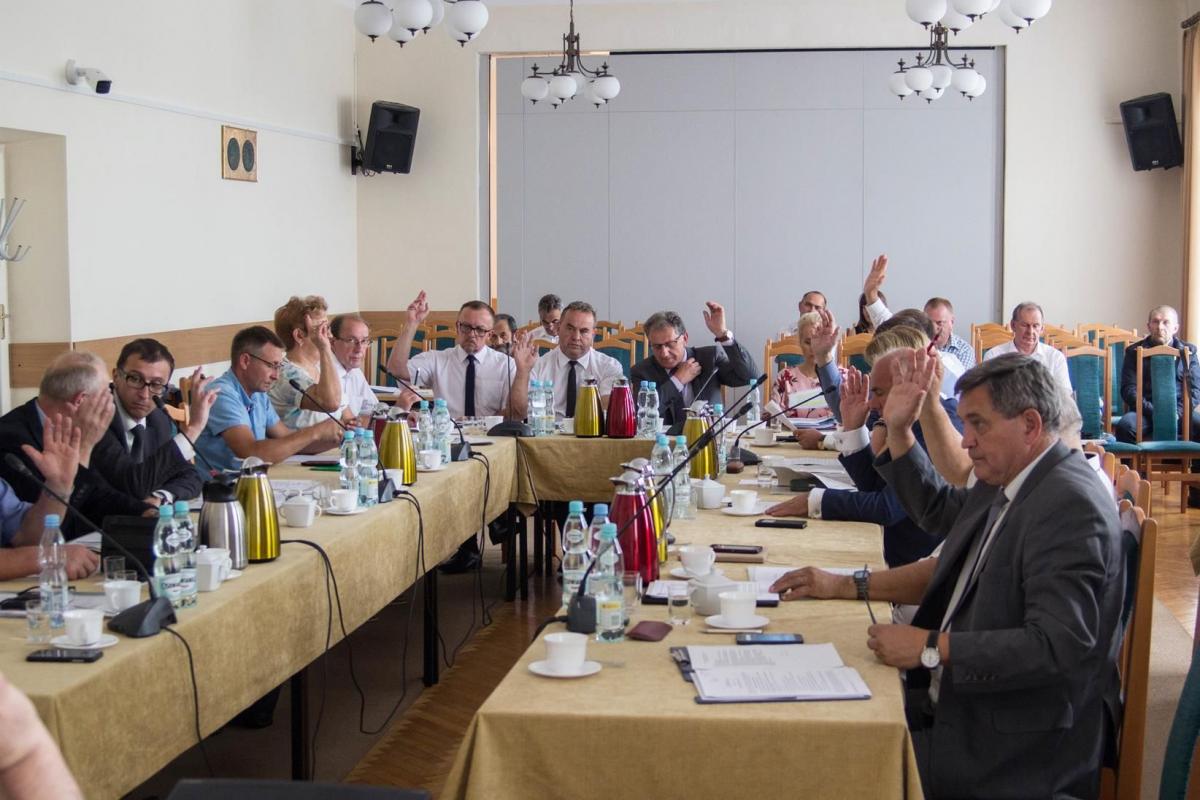 Modyfikacje w budżecie powiatu, mające usprawnić działanie DPS-ów nie budziły większych zastrzeżeń.<br/>fot.Bartłomiej Pacek