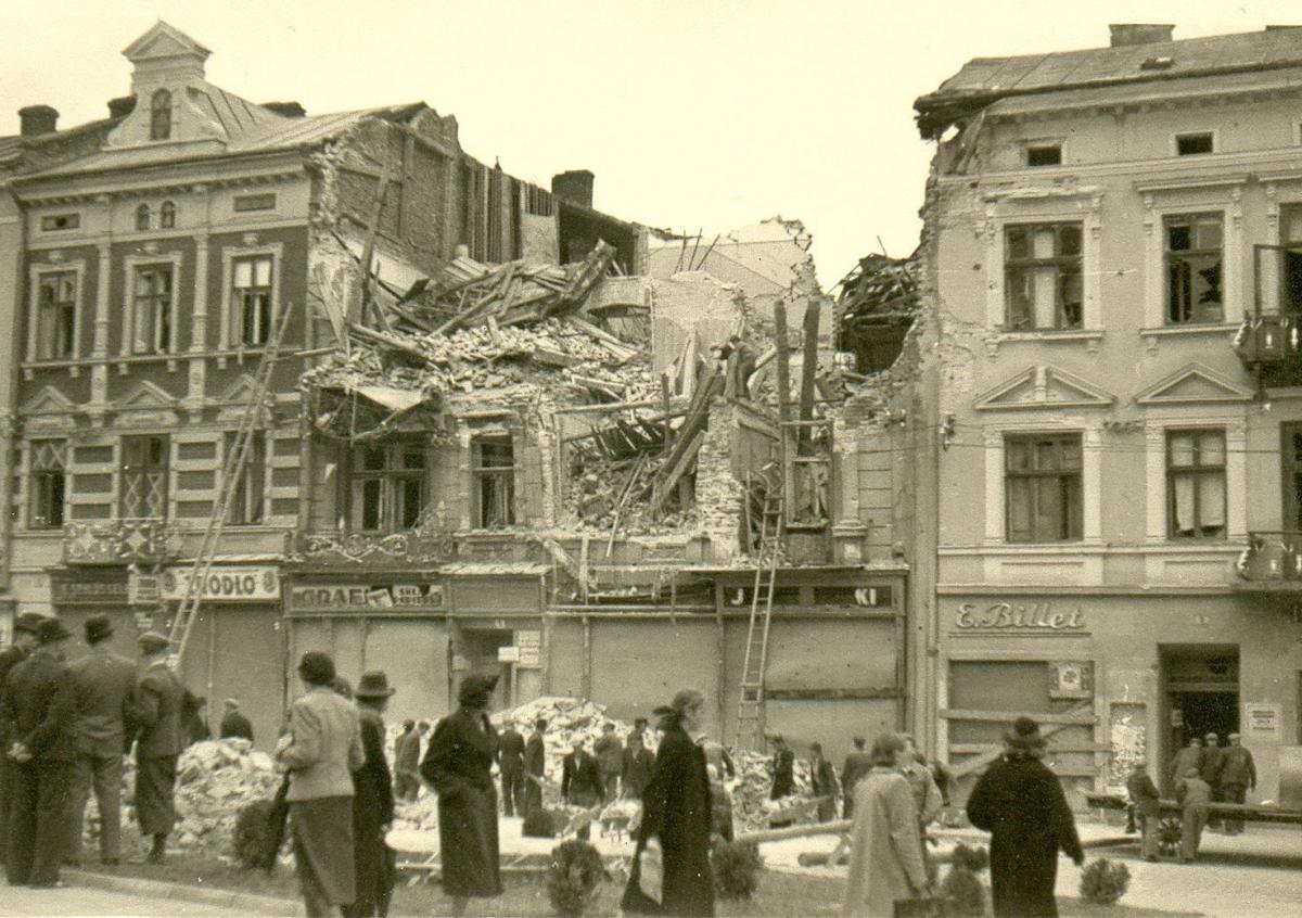 Zburzona kamienica na placu Na Bramie 3, o której wspomina Halina.<br/>fot.ze zbiorów autora