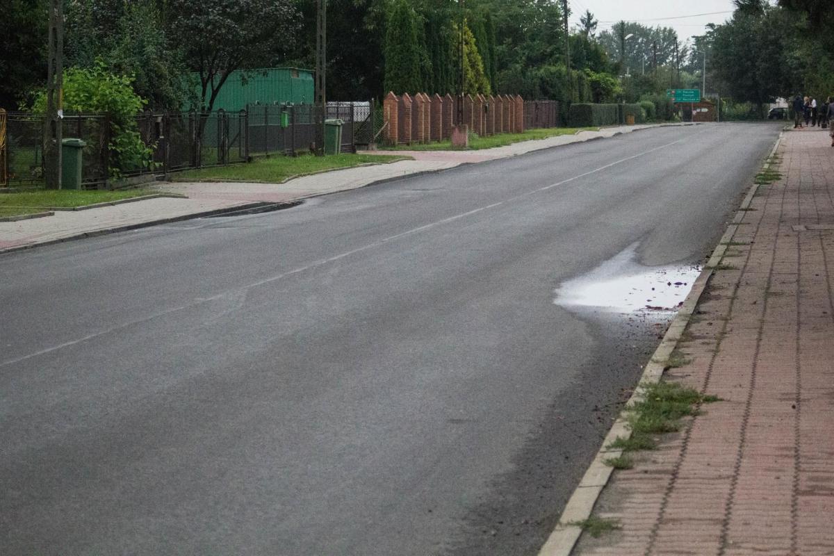 Na Złotej Górze, mimo niedawnego remontu, wciąż stoi woda. <br/>fot.Bartłomiej Pacek